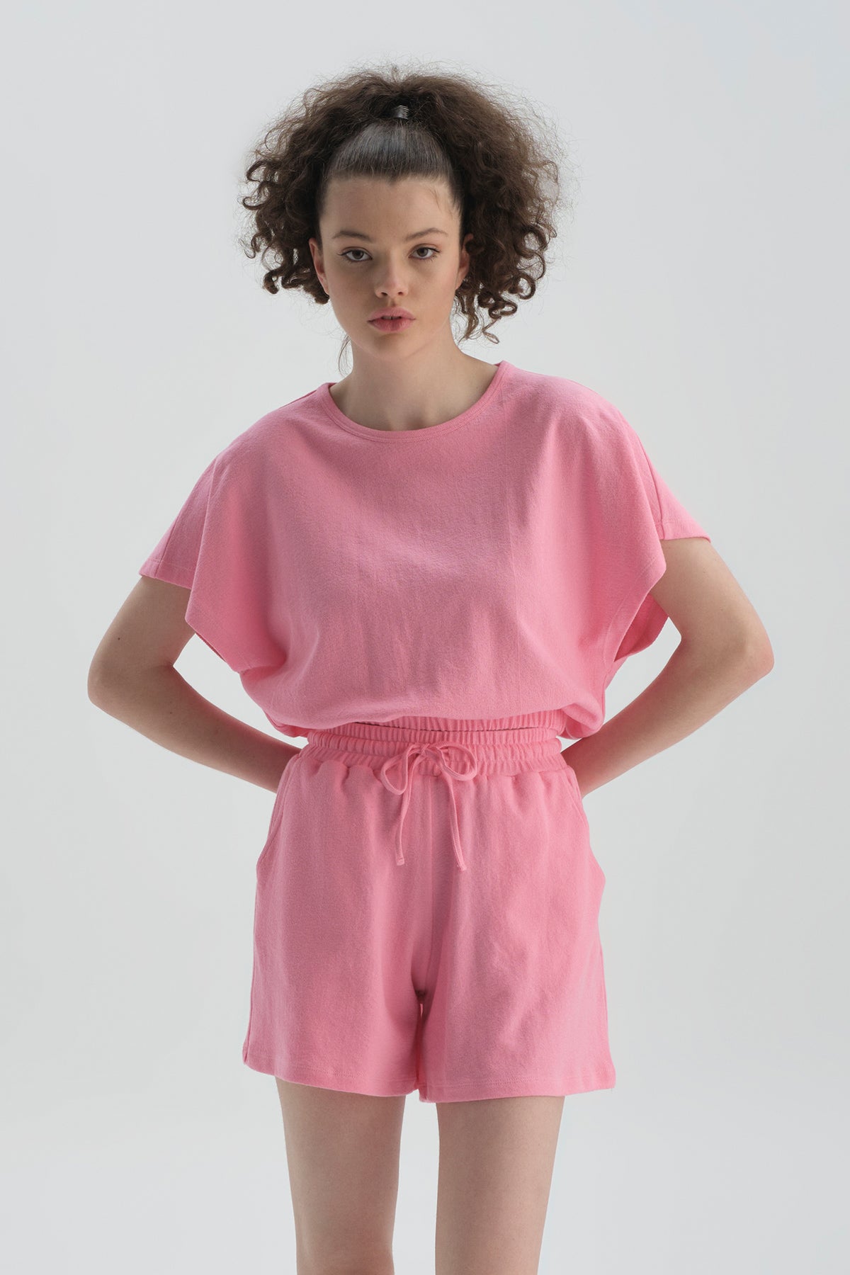 Pembe Bisiklet Yaka Pamuklu Crop T-Shirt