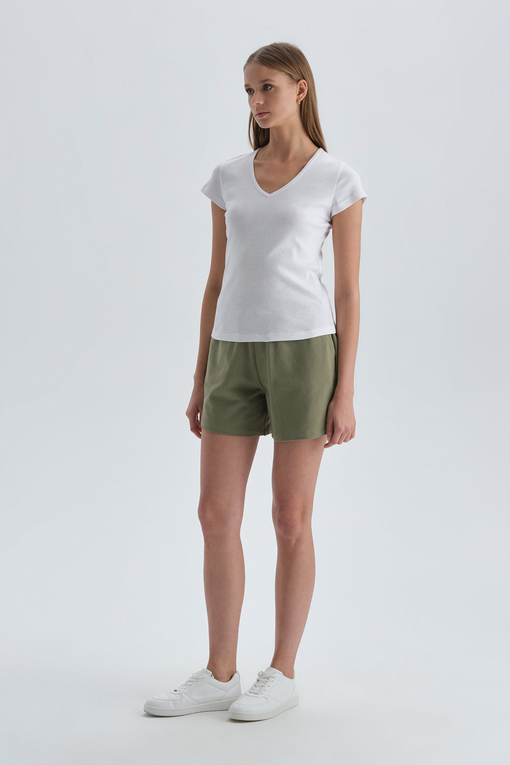 Beyaz Baskısız V Yaka T-Shirt