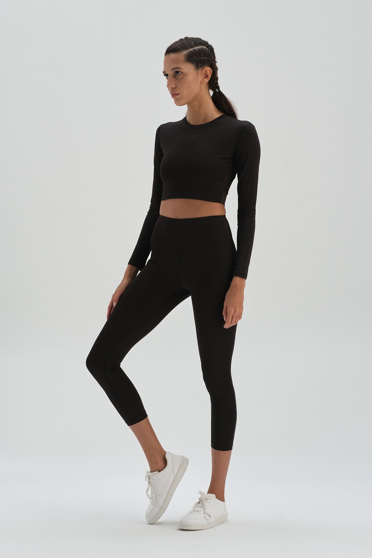 Siyah Dagi Active Uzun Kol Crop T-Shirt
