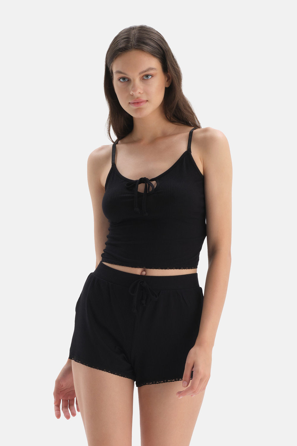 Siyah Askılı Viskon Pijama Üstü