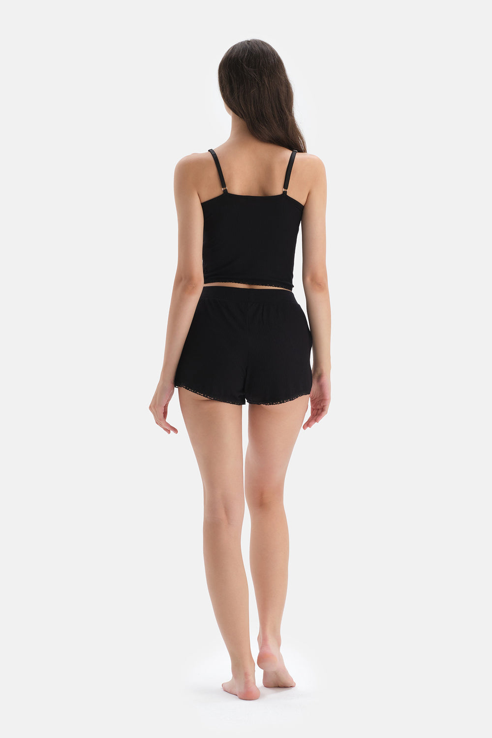 Siyah Askılı Viskon Pijama Üstü