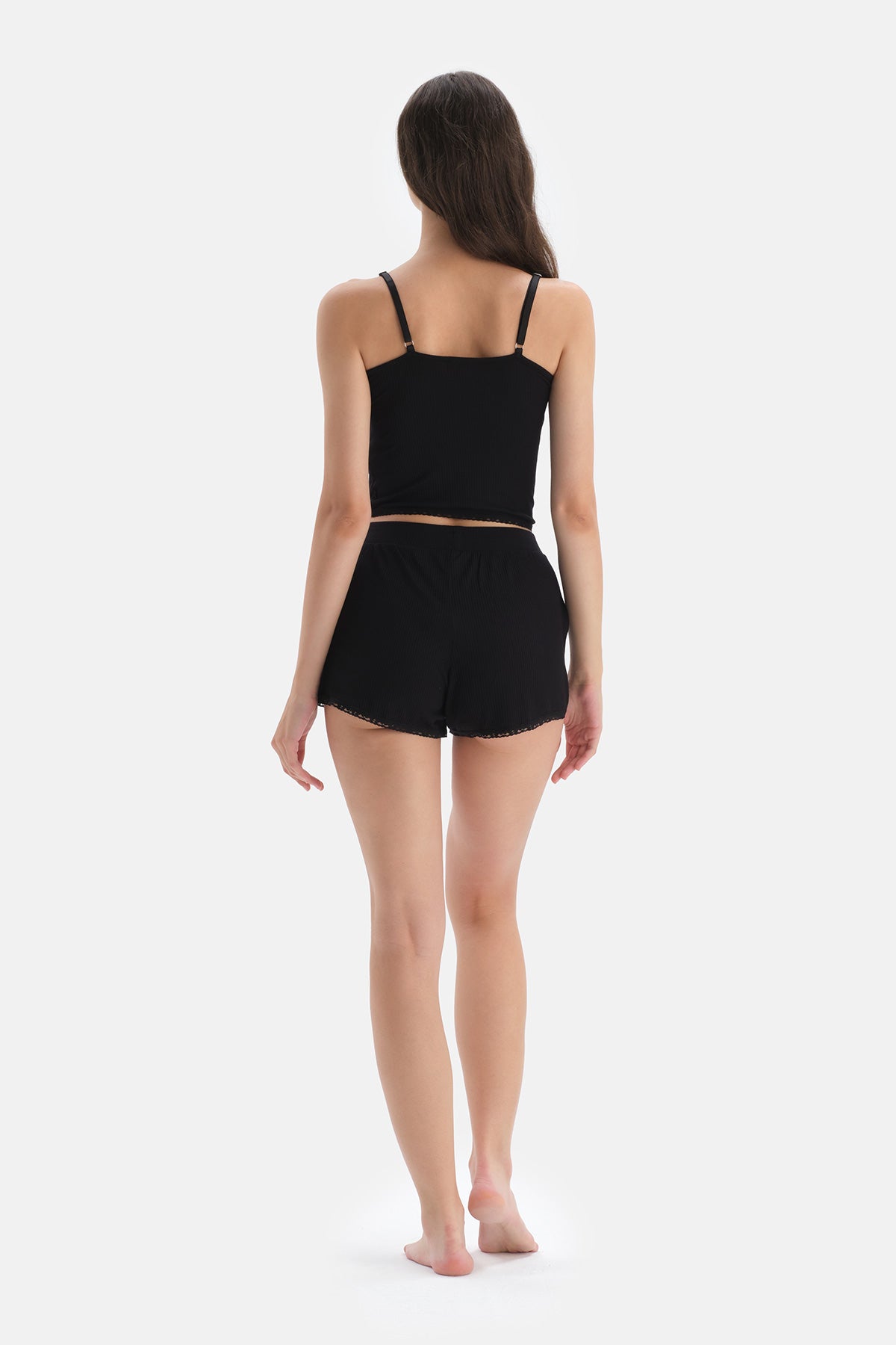 Siyah Askılı Viskon Pijama Üstü