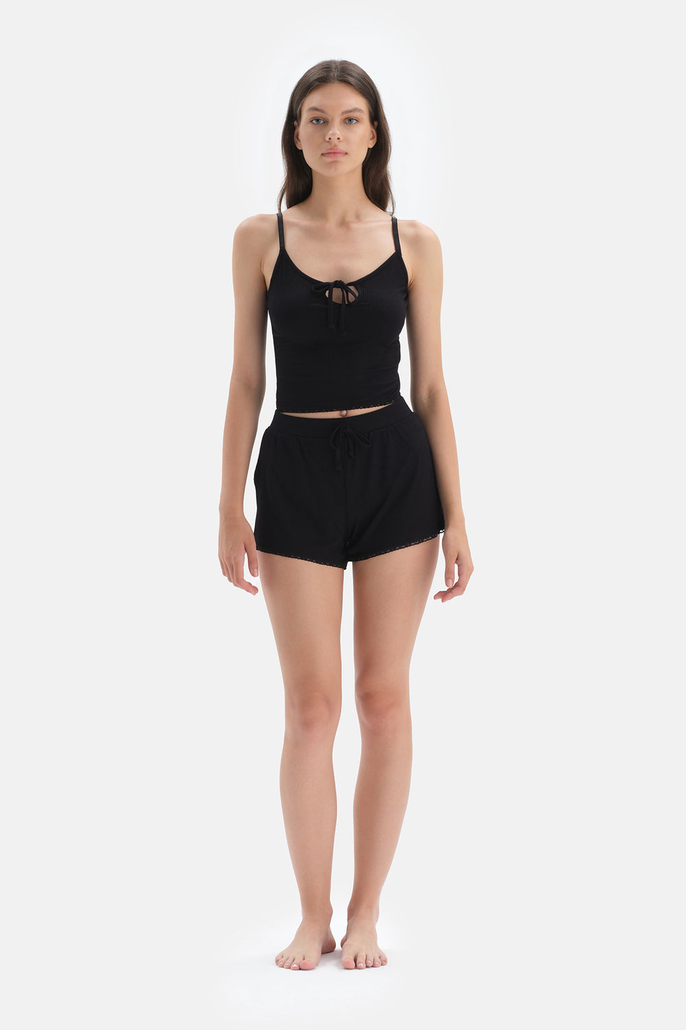 Siyah Askılı Viskon Pijama Üstü