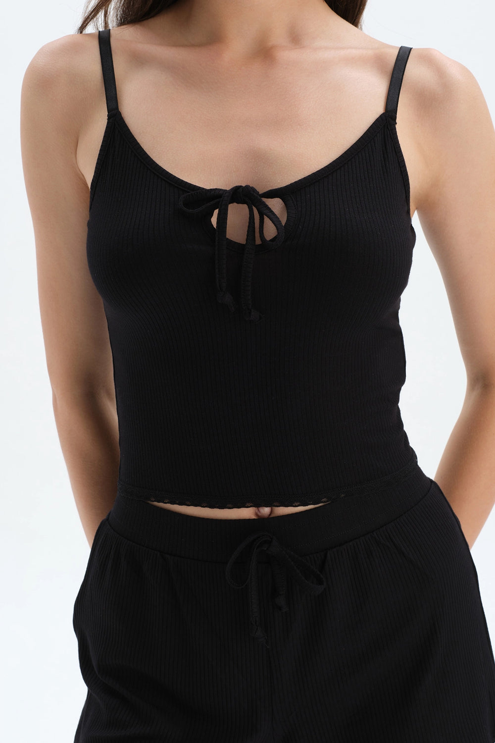 Siyah Askılı Viskon Pijama Üstü