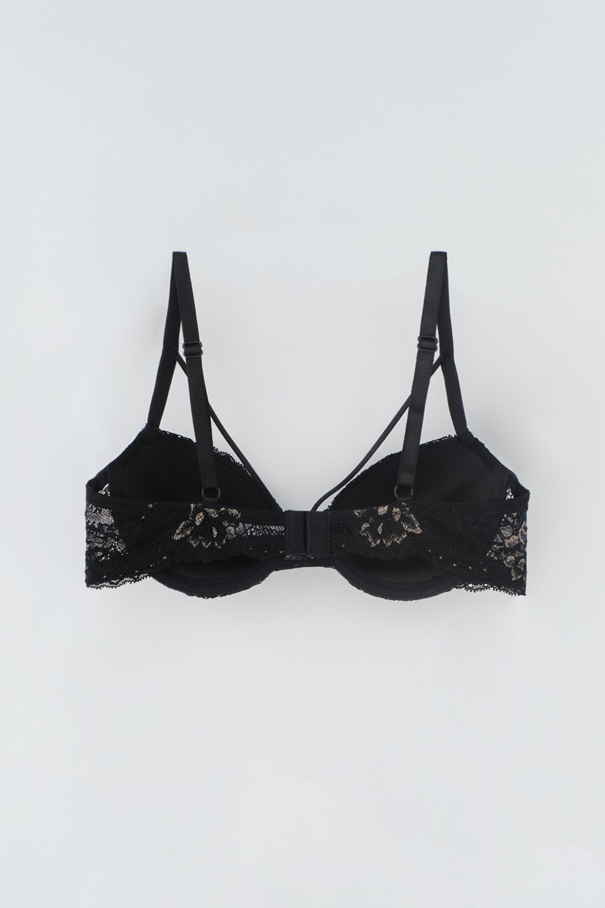 Siyah Yarı Dolgulu Balenli Dantelli Göğüs Ip Detaylı Sütyen