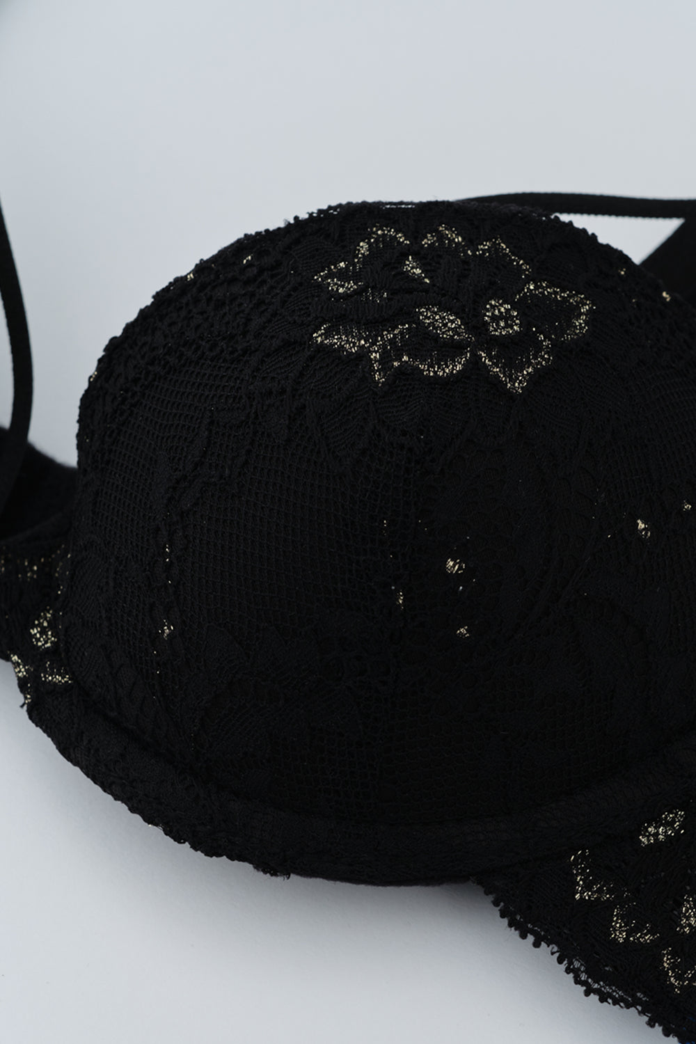 Siyah Yarı Dolgulu Balenli Dantelli Göğüs Ip Detaylı Sütyen
