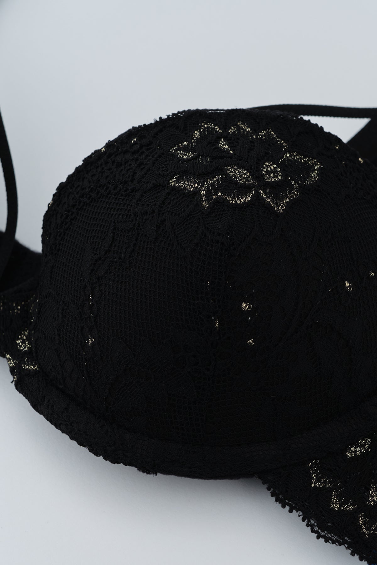 Siyah Yarı Dolgulu Balenli Dantelli Göğüs Ip Detaylı Sütyen