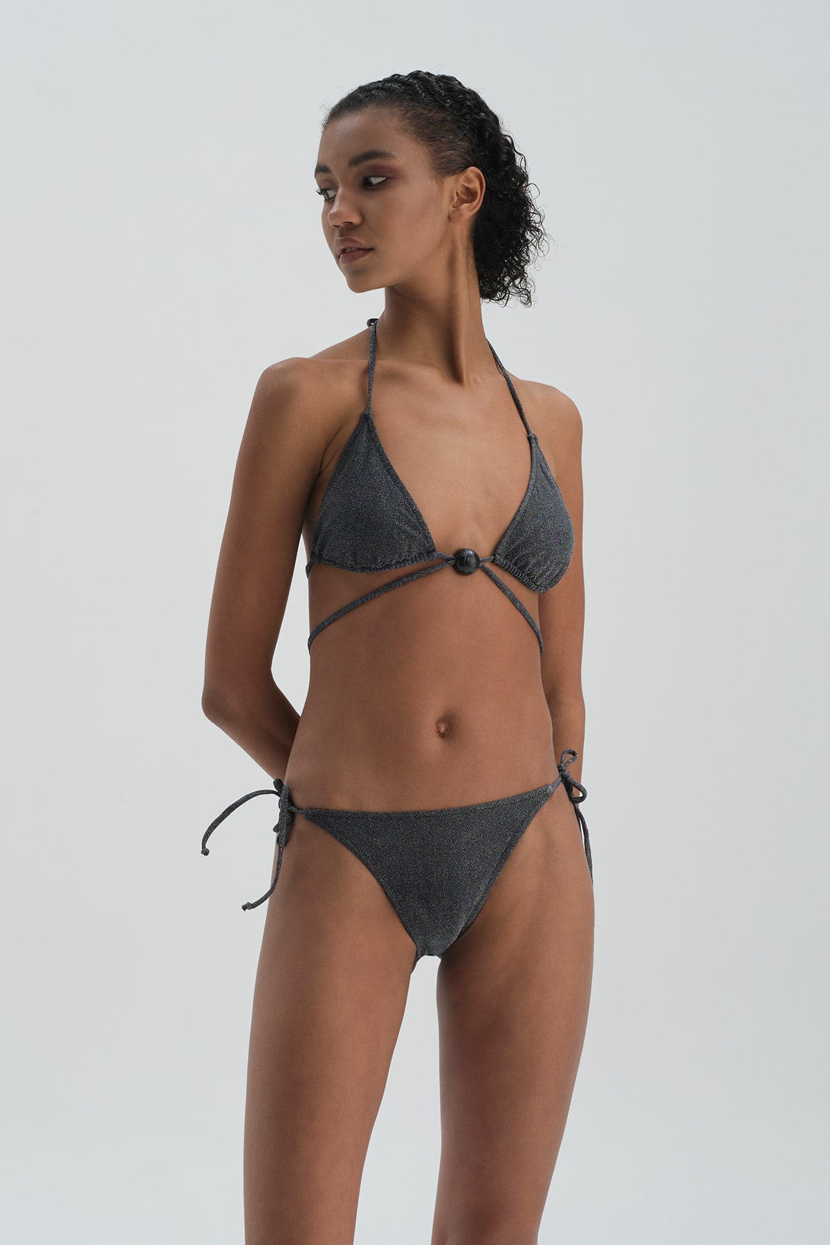 Gümüş Küçük Üçgen Sabit Askılı Bikini Üst