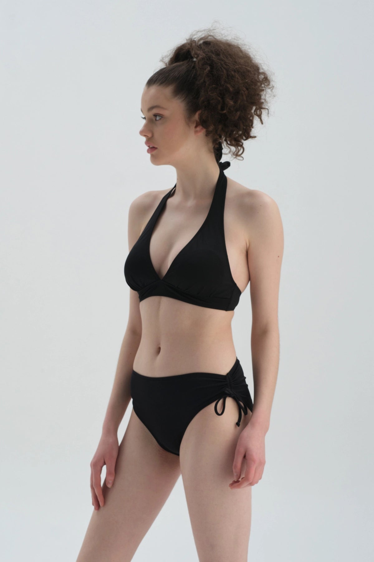 Siyah Toparlayıcı Üçgen Geniş Bikini Üst