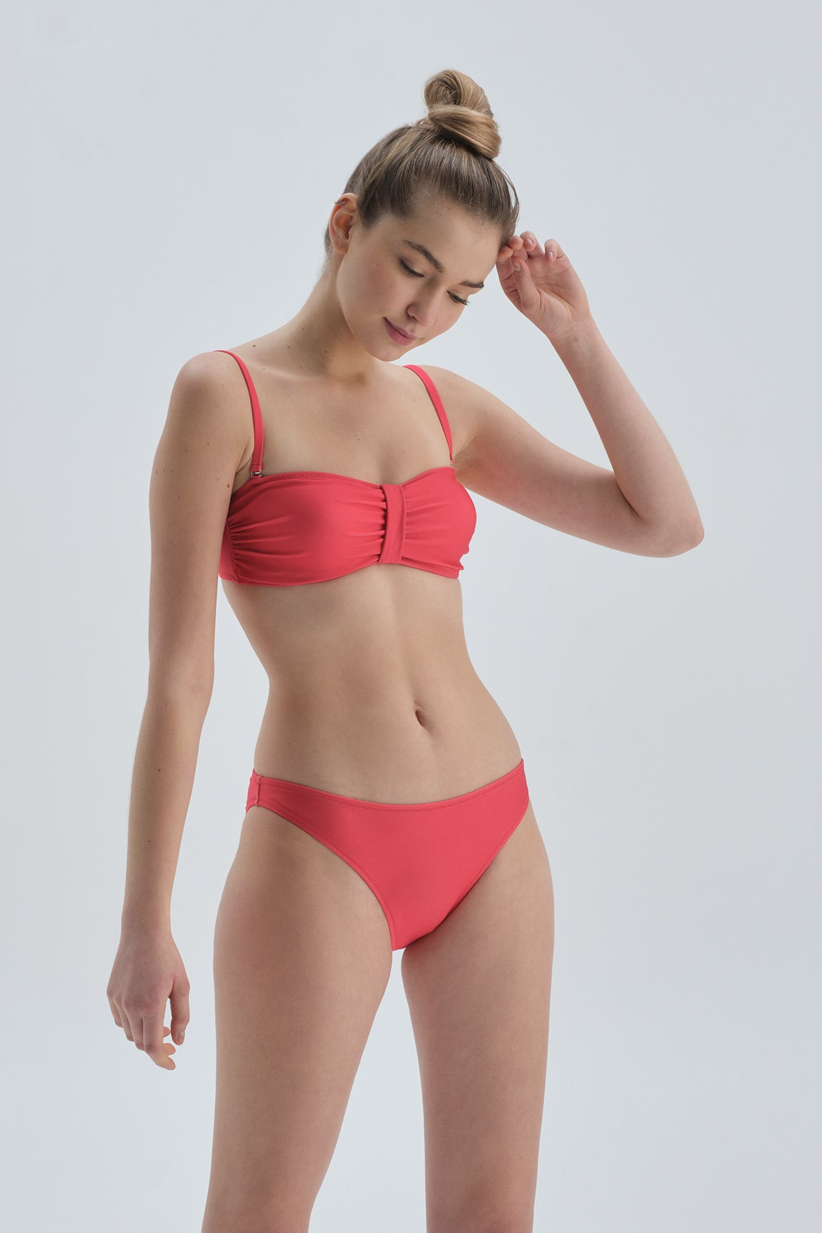 Kırmızı Kaplı Straplez Bikini Üst