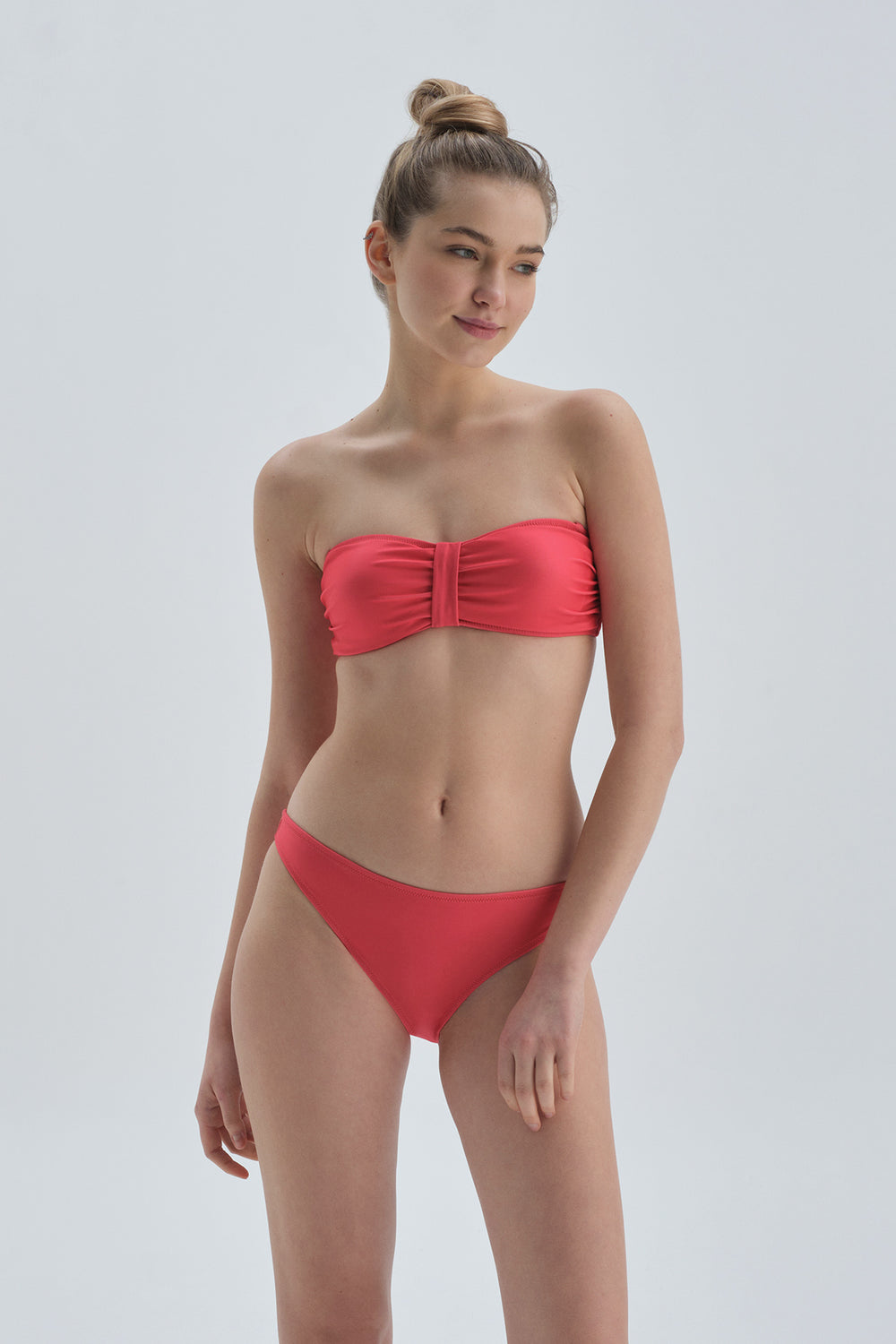 Kırmızı Kaplı Straplez Bikini Üst