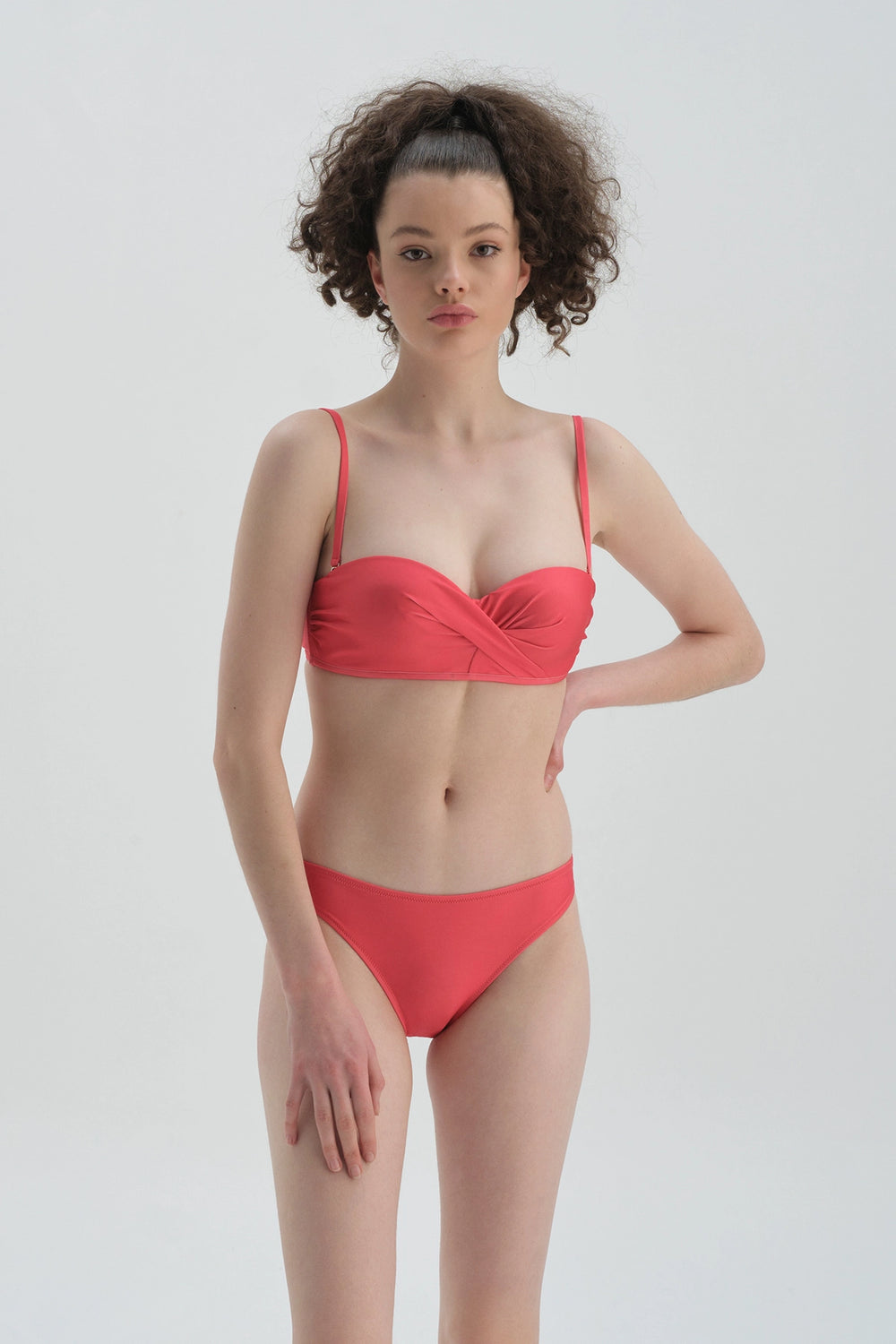 Kırmızı Straplez Kaplı Bikini Üst