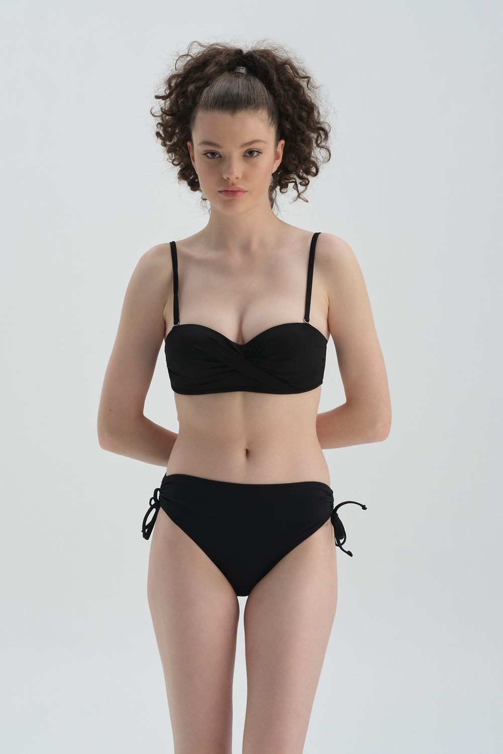 Siyah Straplez Kaplı Bikini Üst