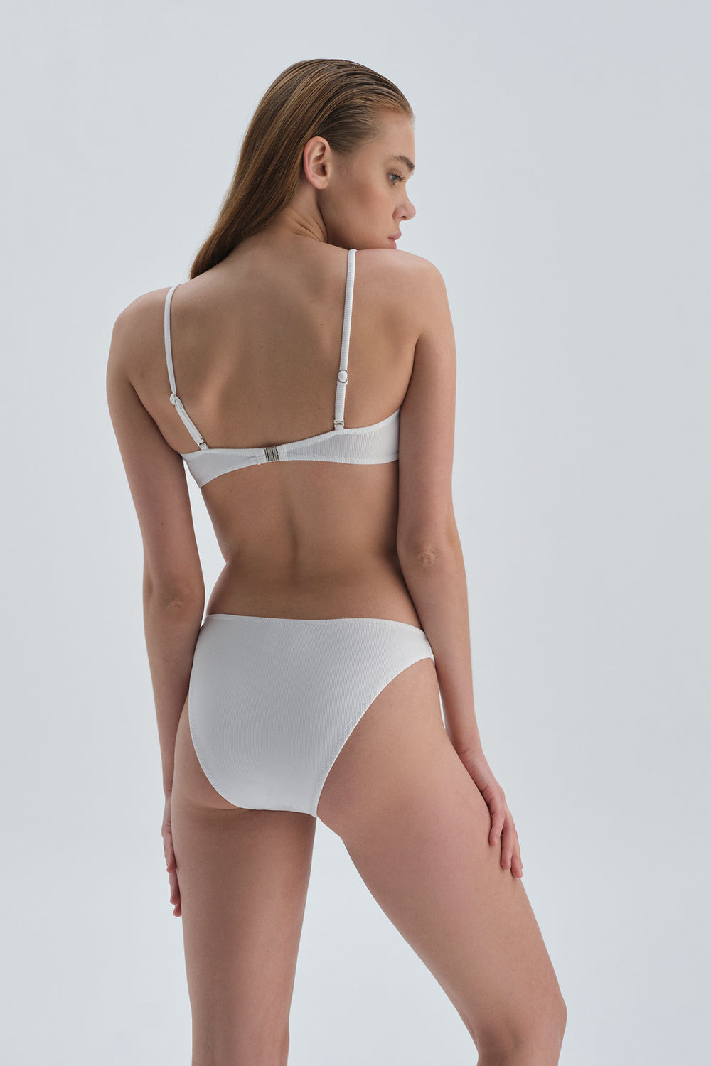 Beyaz V Kesim Tek Bikini Üst