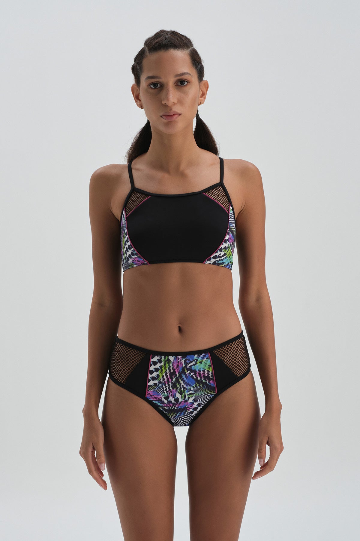 Siyah Yanları Fileli Yüzücü Bikini Alt