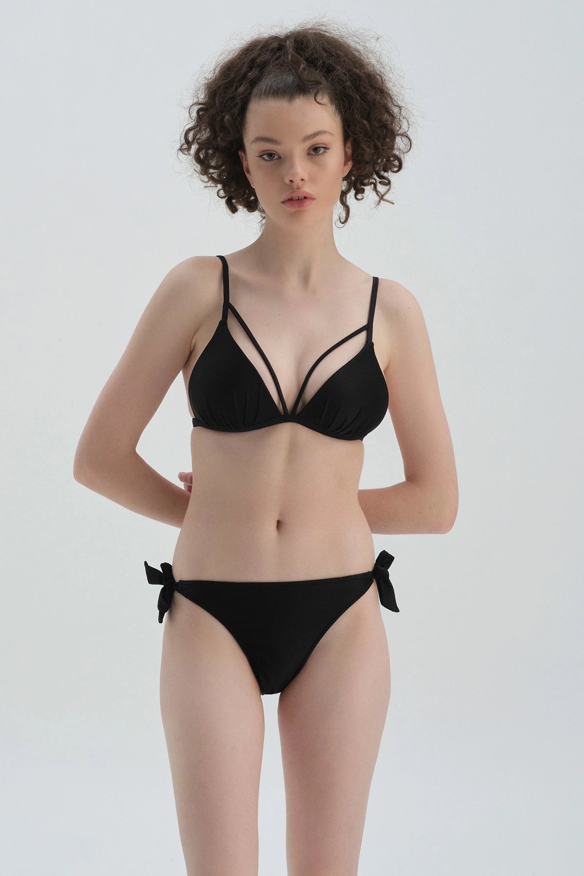 Siyah Bağcıklı Bikini Alt