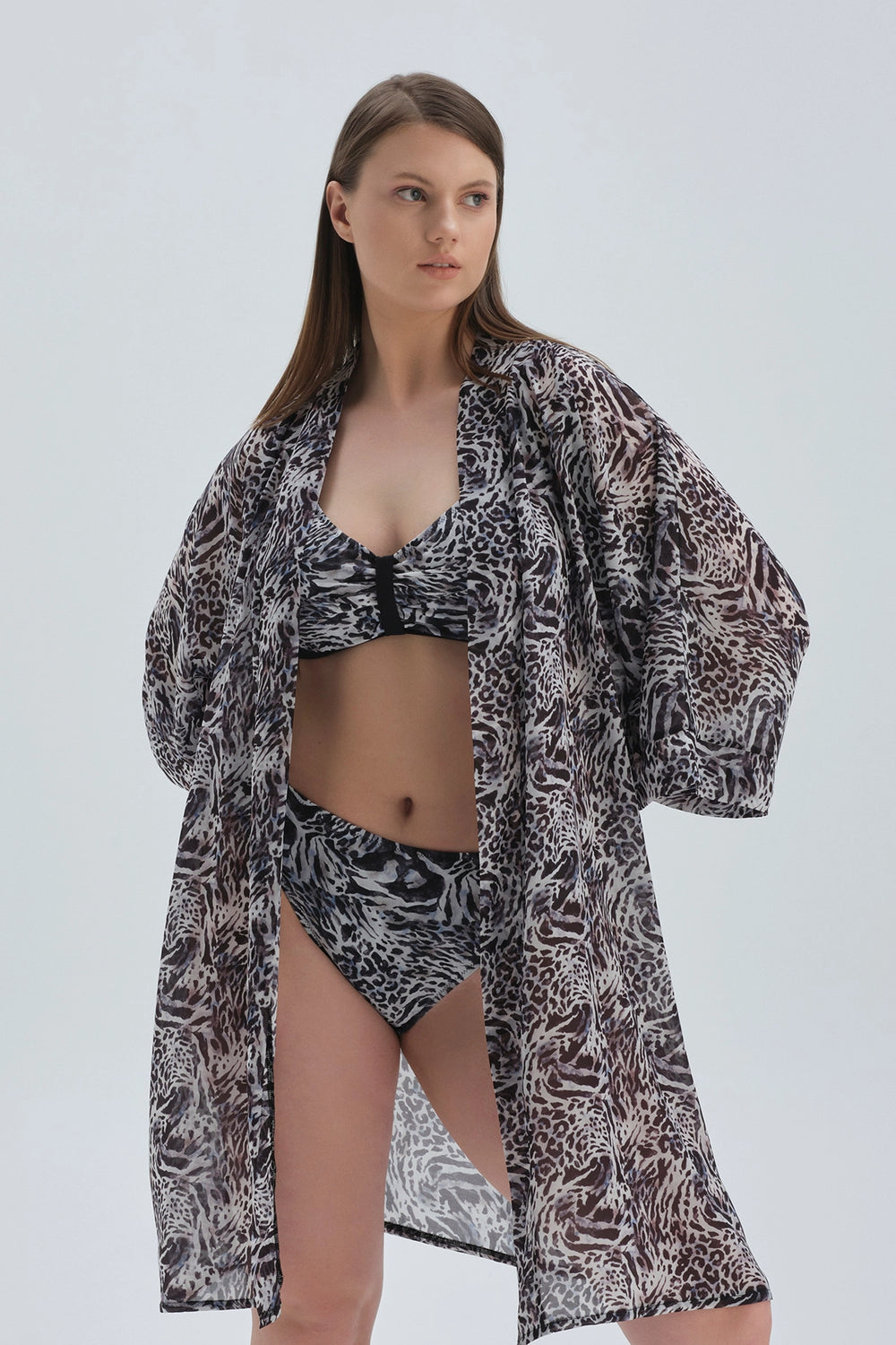 Siyah Beyaz Leopar Desenli Kimono
