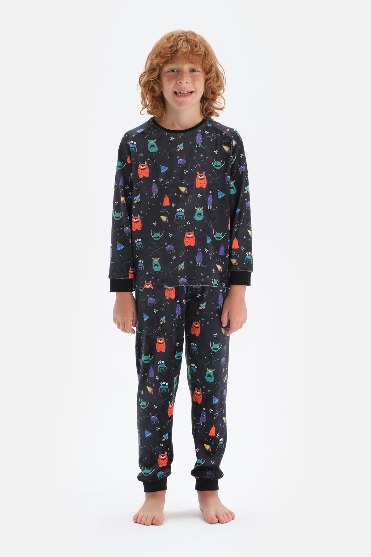 Siyah Erkek Çocuk Uzun Kol Bisiklet Yaka Kadife Pijama Takımı