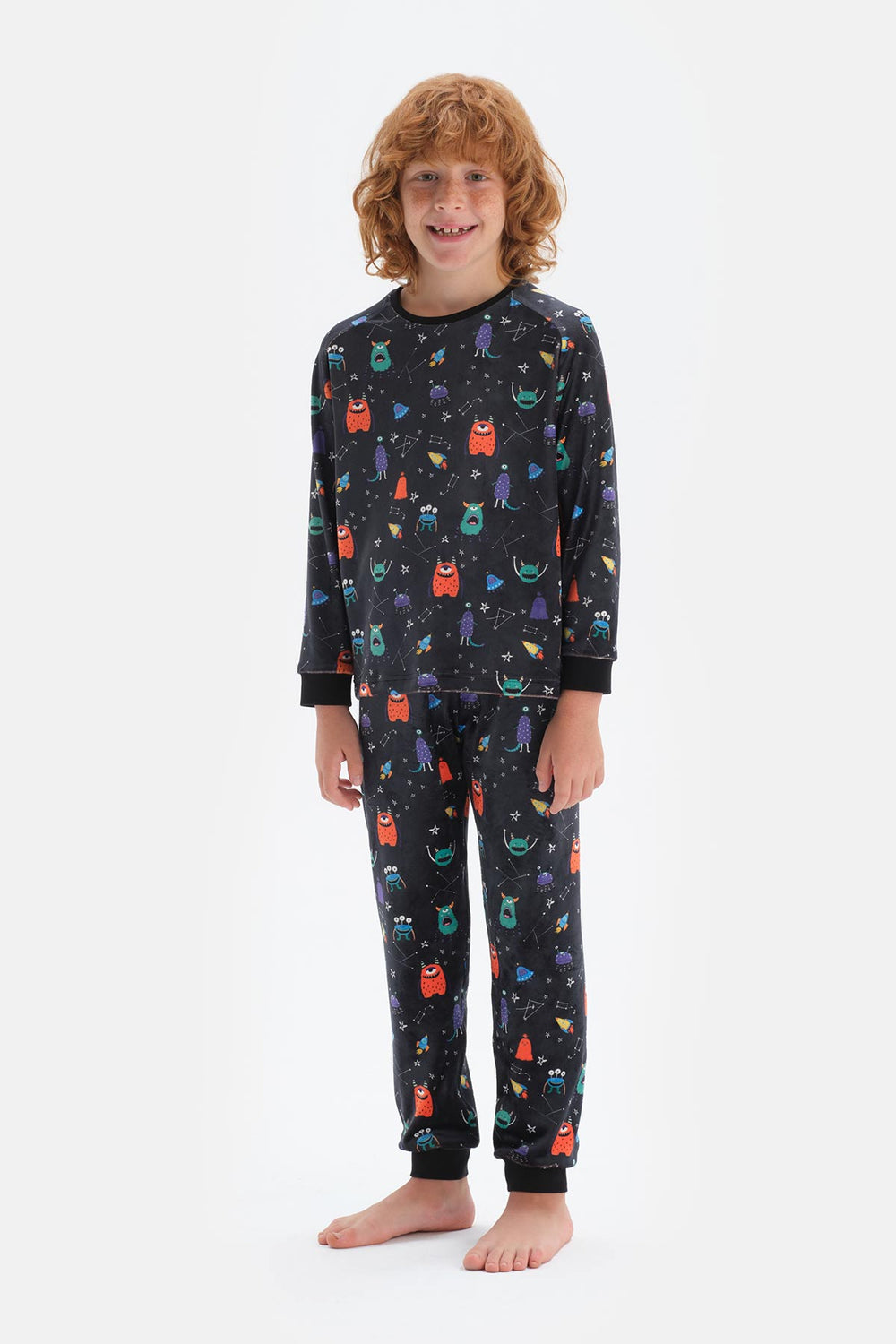 Siyah Erkek Çocuk Uzun Kol Bisiklet Yaka Kadife Pijama Takımı