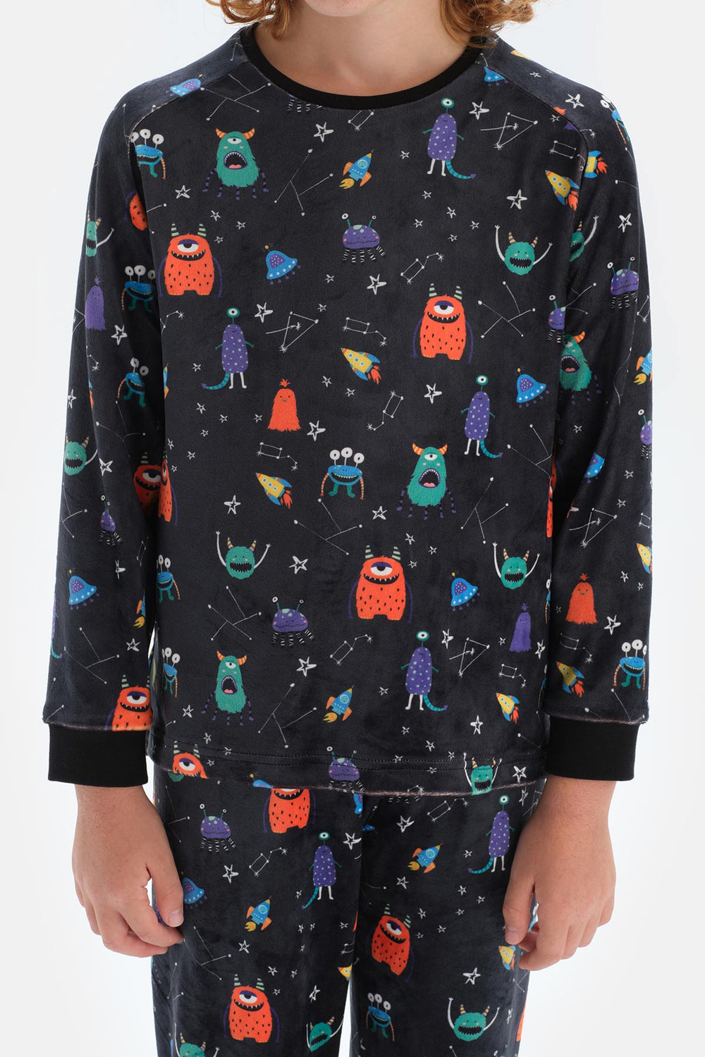 Siyah Erkek Çocuk Uzun Kol Bisiklet Yaka Kadife Pijama Takımı