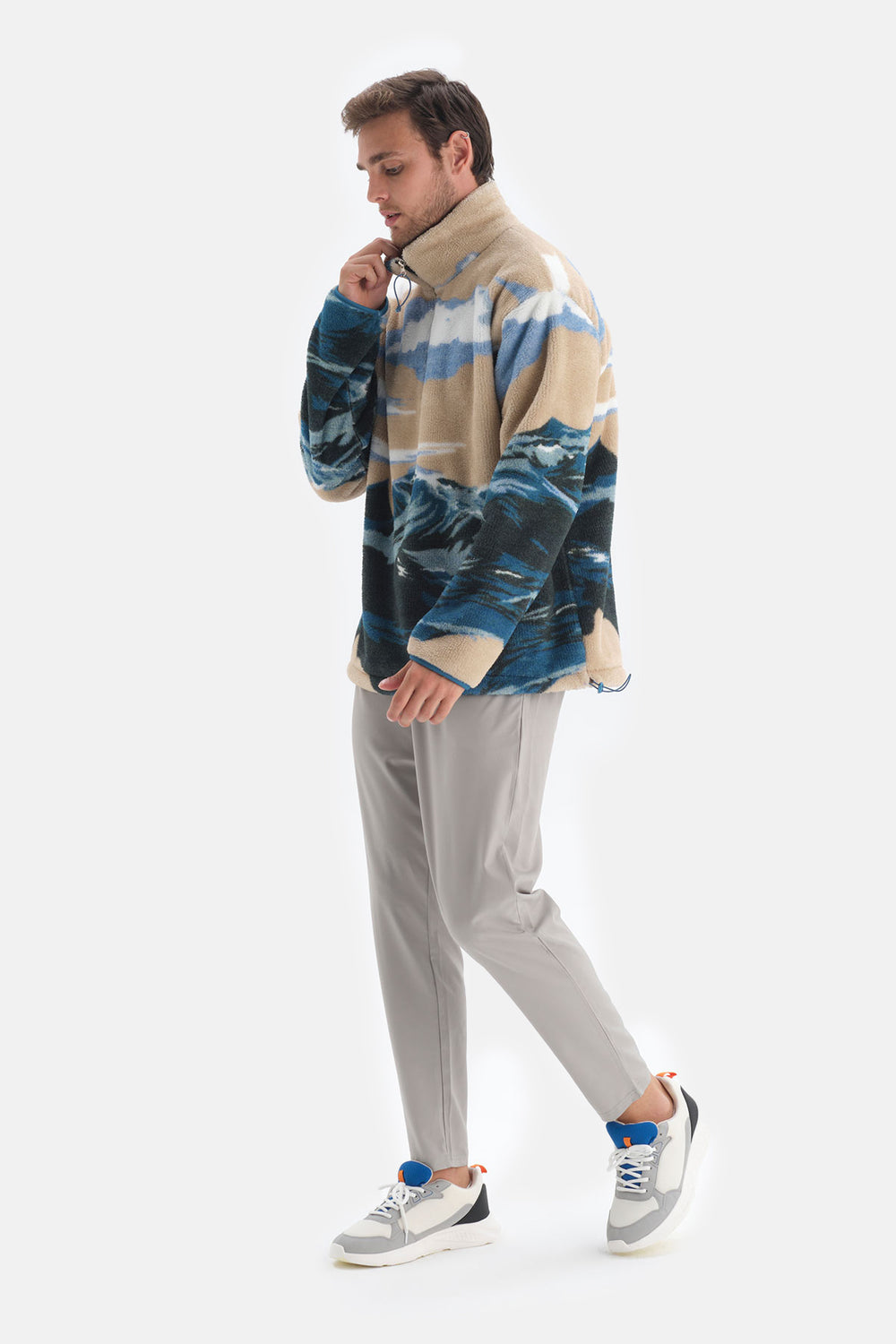 Desenlı Desenli Dik Yaka Uzun Kol Polar Sweatshirt