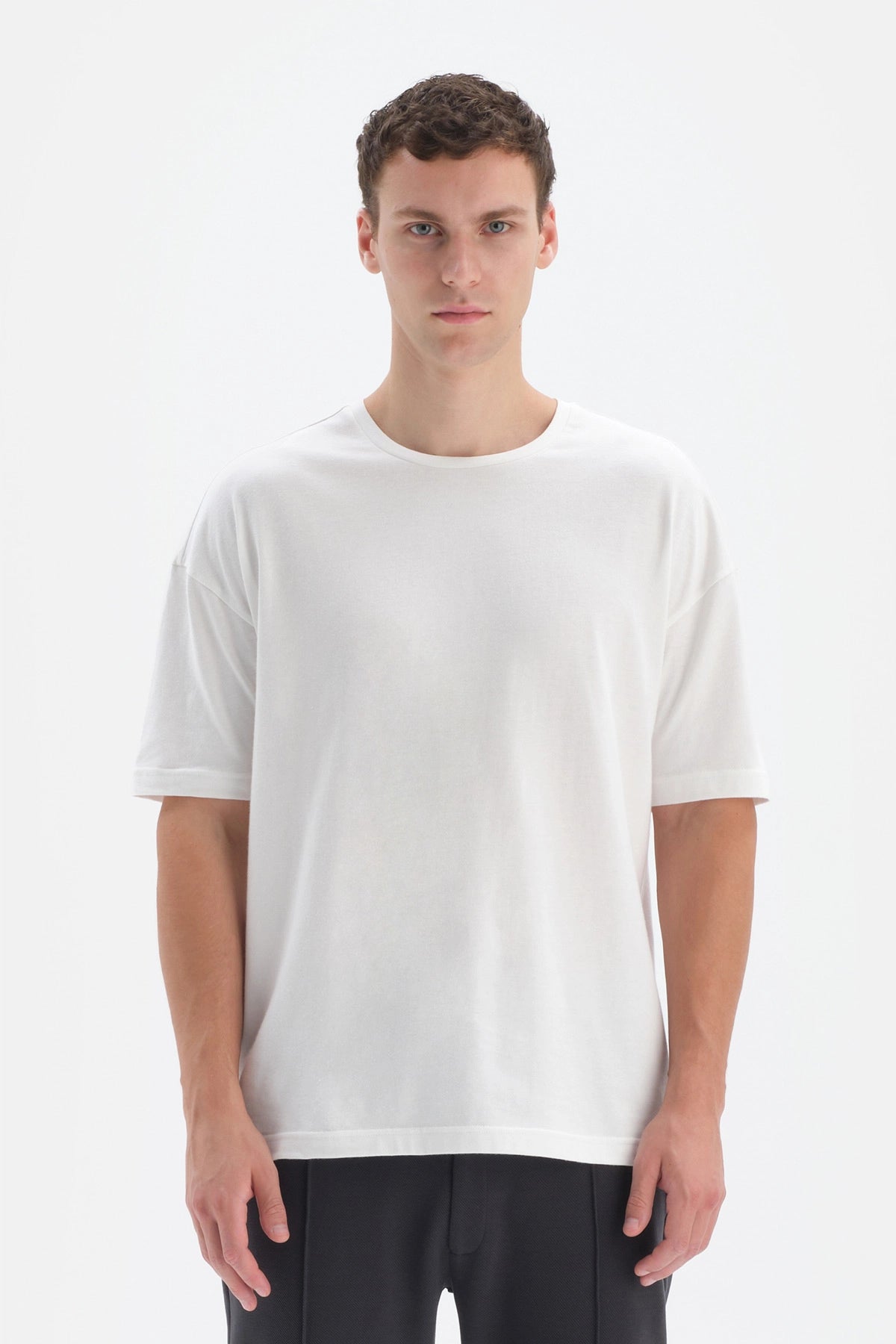 Kırık Beyaz Oversize T-Shirt