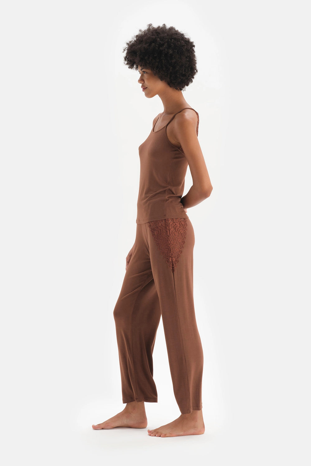 Kahverengi Askılı Dantel Detaylı Modal Pijama Takımı