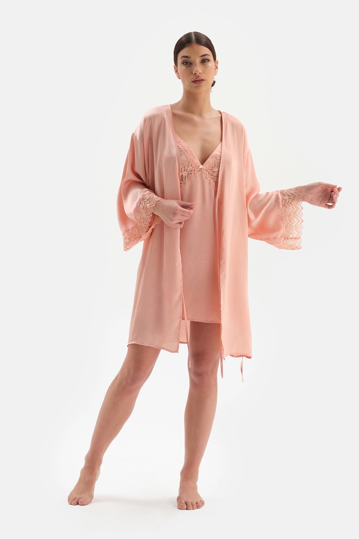 Somon Dantel Detaylı Bağlamalı Saten Sabahlık