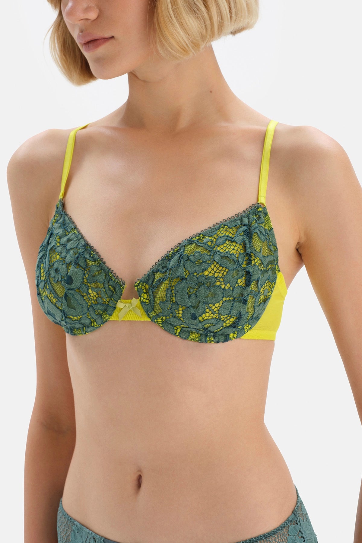 Yeşil Dolgusuz Kaplı Balenli File Detaylı Sütyen