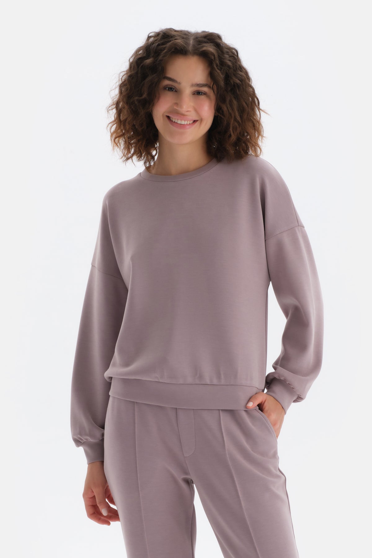 Açık Lila Bisiklet Yaka Uzun Kollu Sweatshirt