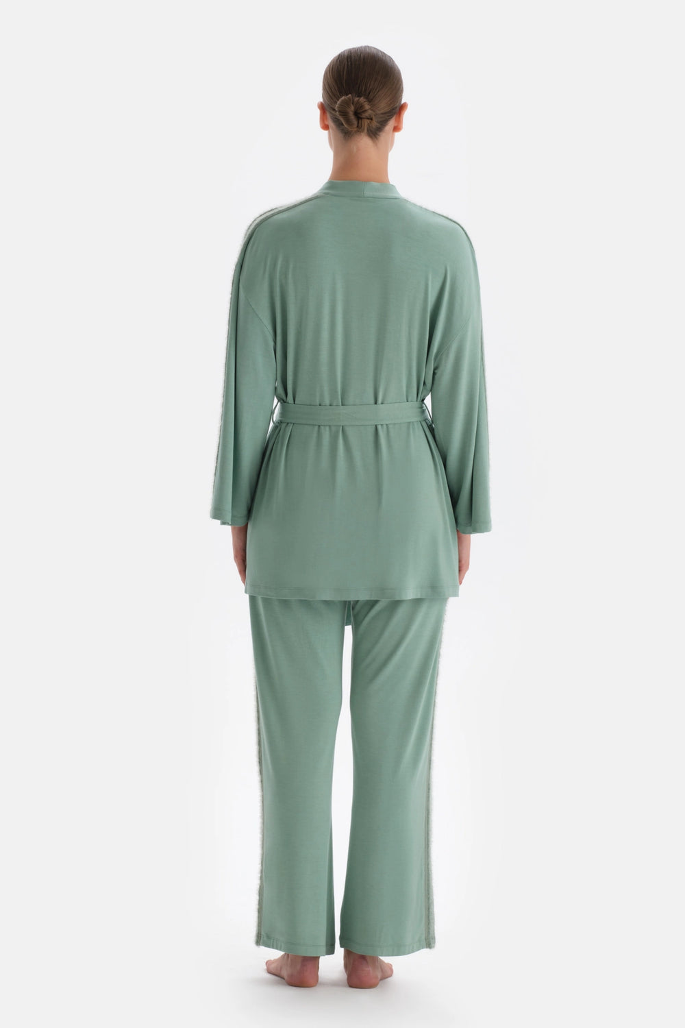 Yeşil Dantel Ve Bağlama Detaylı Viskon Sabahlık