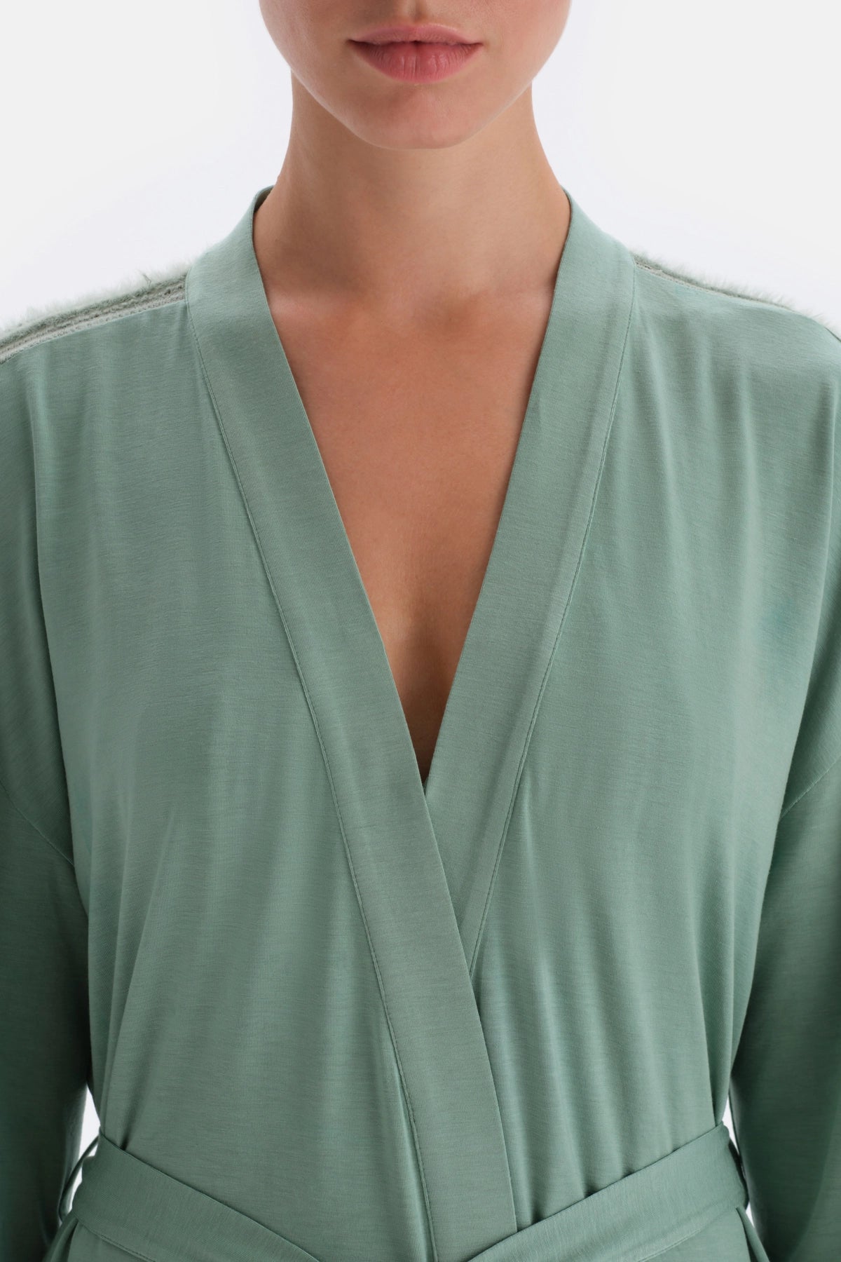 Yeşil Dantel Ve Bağlama Detaylı Viskon Sabahlık