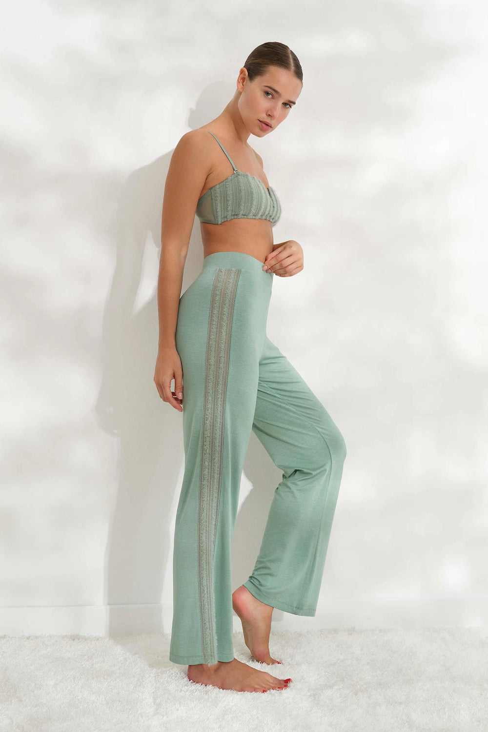 Yeşil Dantel Detaylı Viskon Pantolon