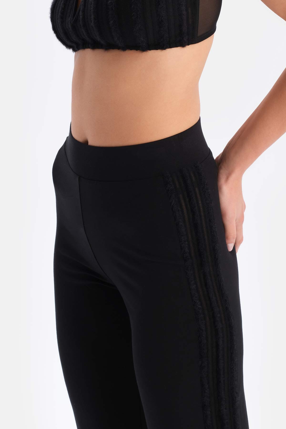 Siyah Dantel Detaylı Viskon Pantolon