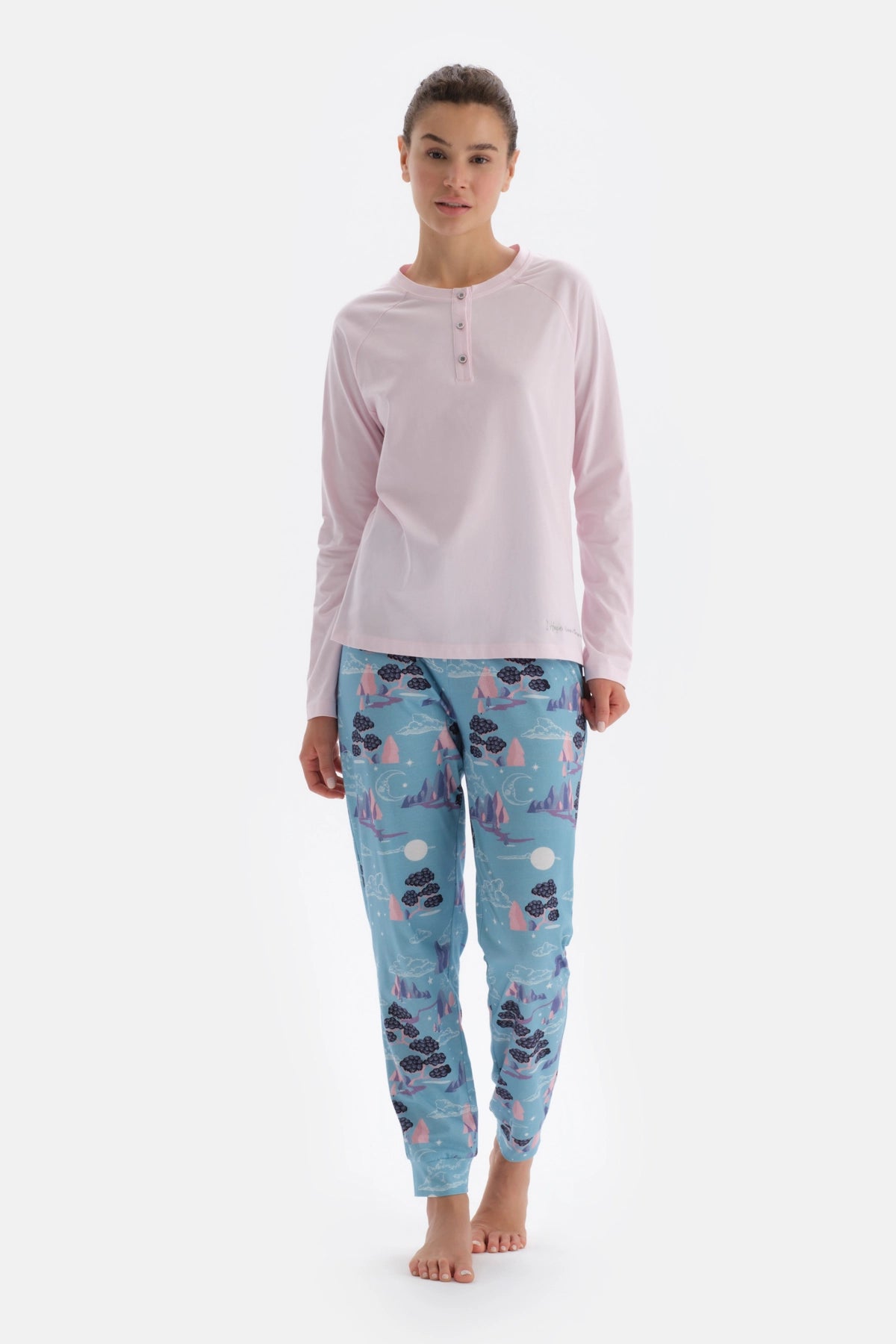 Açık Pembe Yarım Patlı Uzun Kollu Örme Pijama Takımı