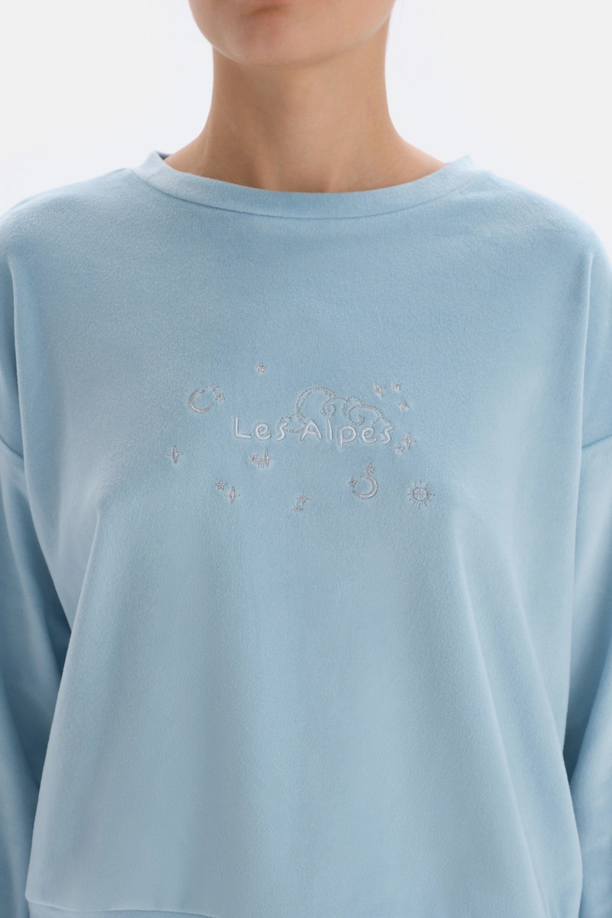 Açık Mavi Fransız Kadife Nakış Detaylı Pijama Takımı