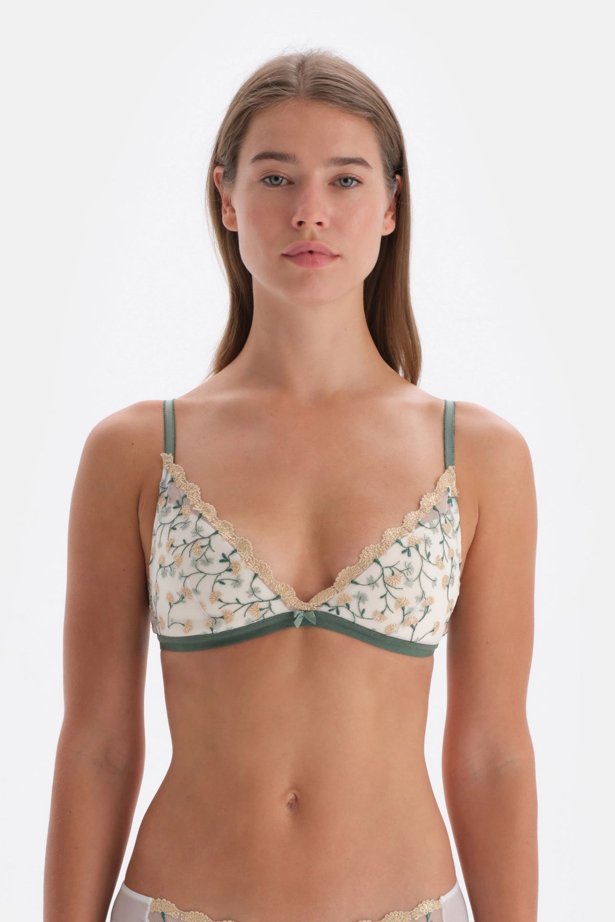 Ekru Çiçek Nakış Detaylı Dolgulu Bralet