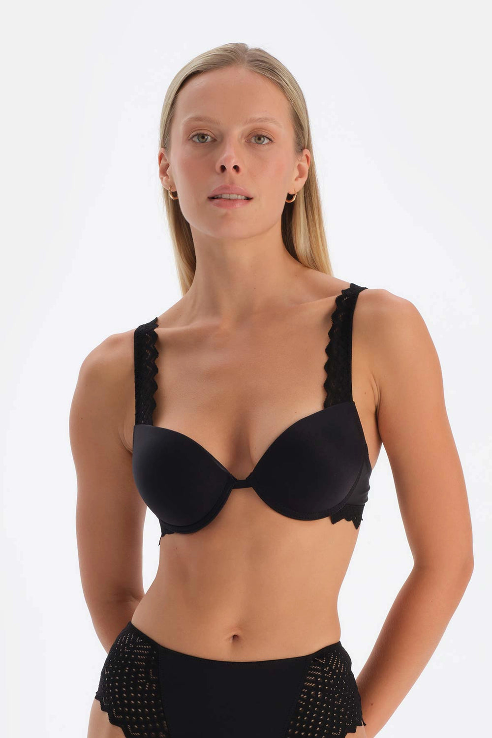Siyah Dantel Detaylı Premıum Basıc Dolgulu Sütyen