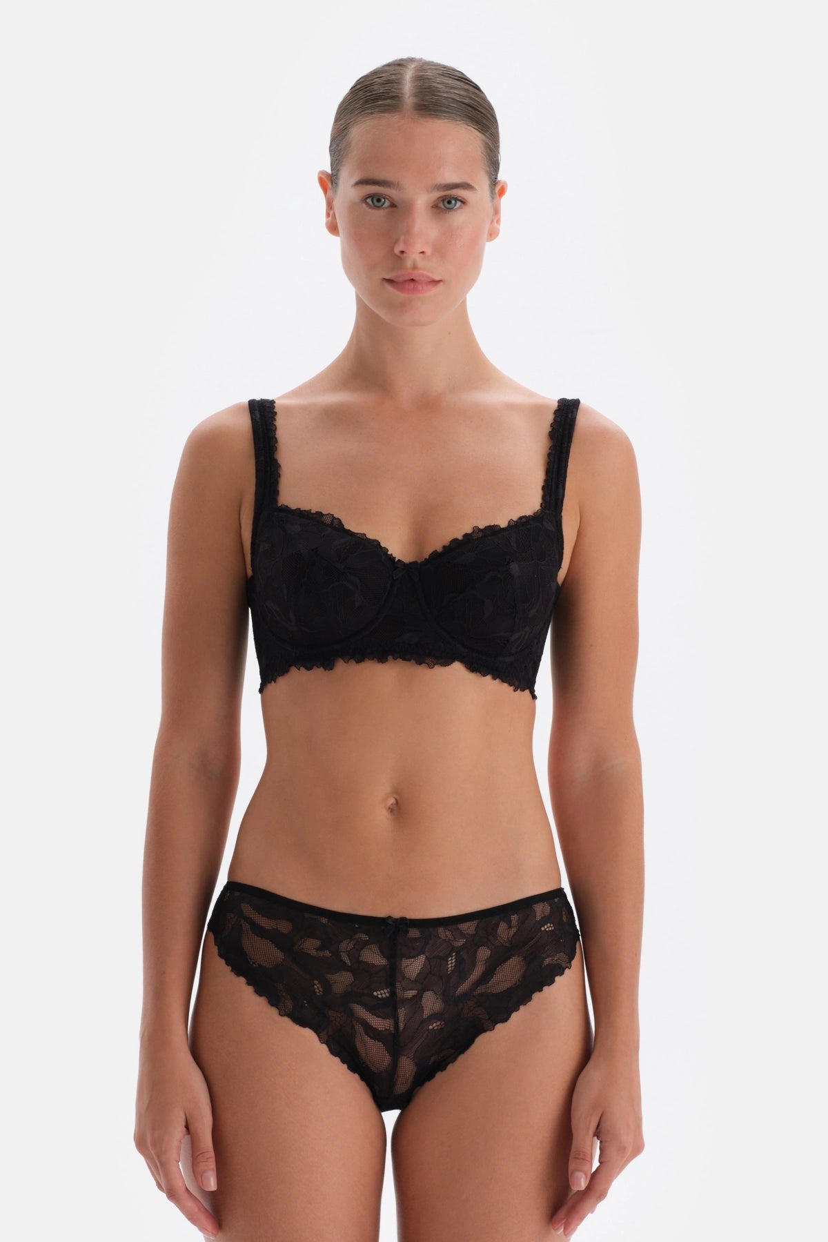 Siyah Dantelli Brazilian Külot