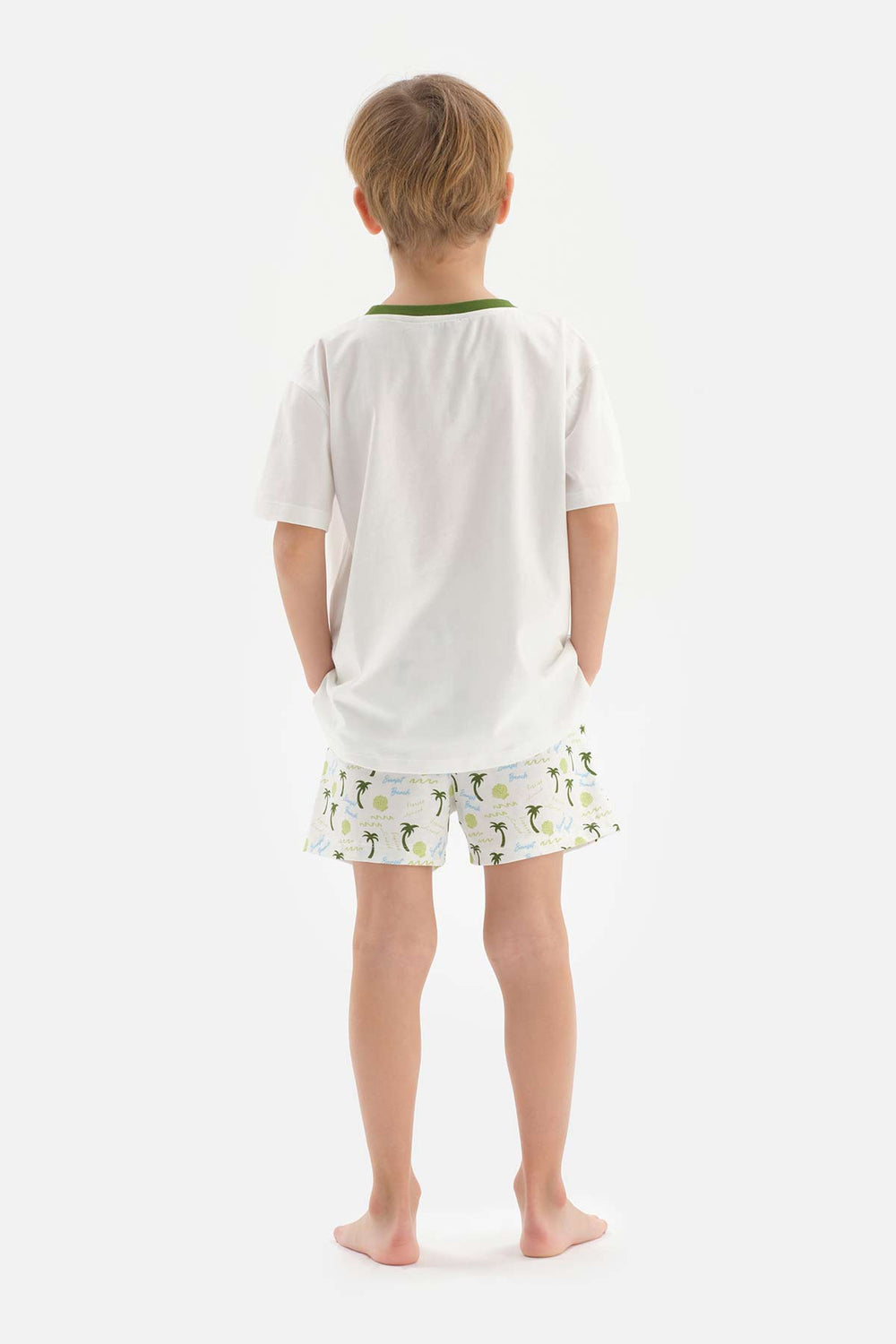 Beyaz Erkek Çocuk Palmiye Baskılı Şortlu Pijama Takımı
