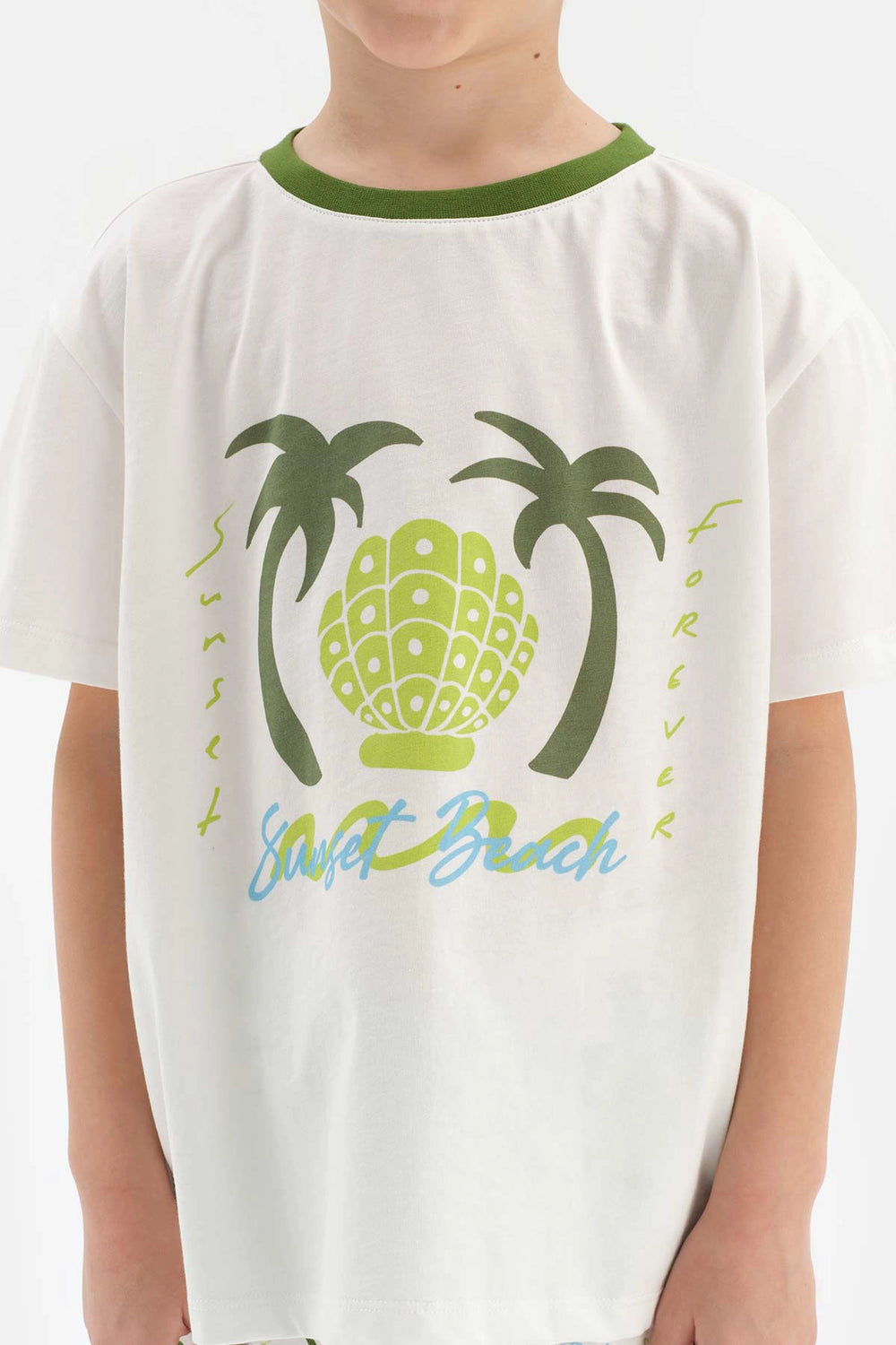 Beyaz Erkek Çocuk Palmiye Baskılı Şortlu Pijama Takımı