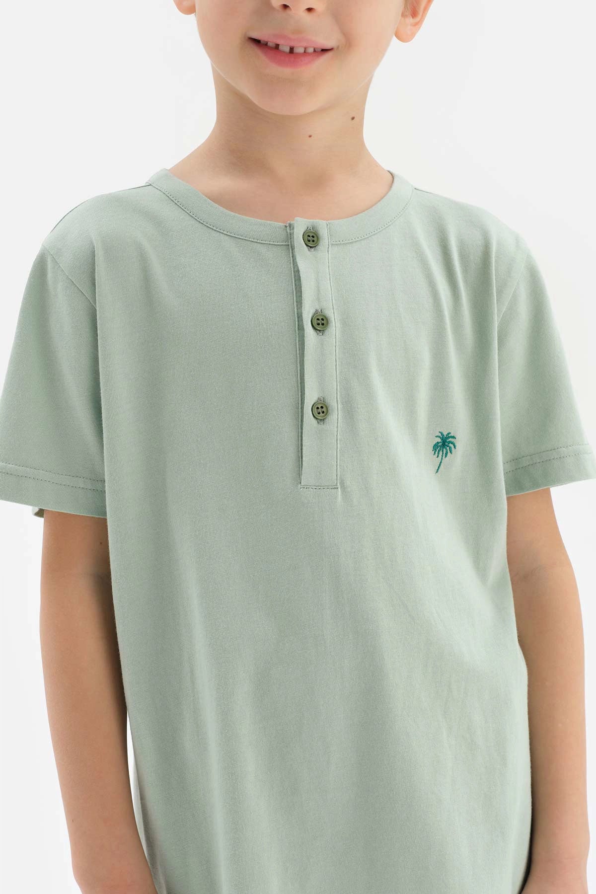 Mint Yarım Patlı Nakış Detaylı Tişört Şort Pijama Takımı