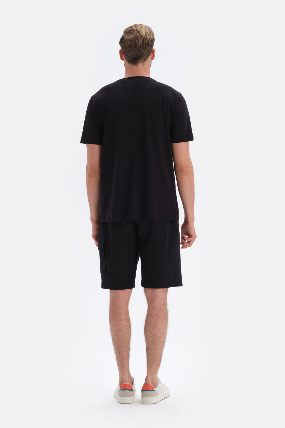 Siyah Bisiklet Yaka Interlok Pamuklu Kısa Kollu Tişört