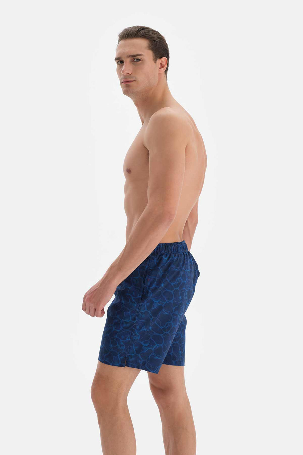 Lacivert Deniz Dalga Desenli Orta Deniz Şortu