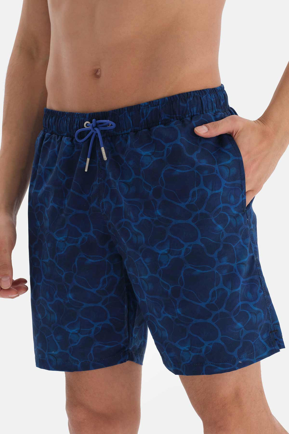 Lacivert Deniz Dalga Desenli Orta Deniz Şortu