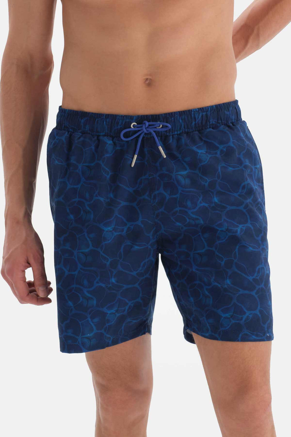 Lacivert Deniz Dalga Desenli Orta Deniz Şortu