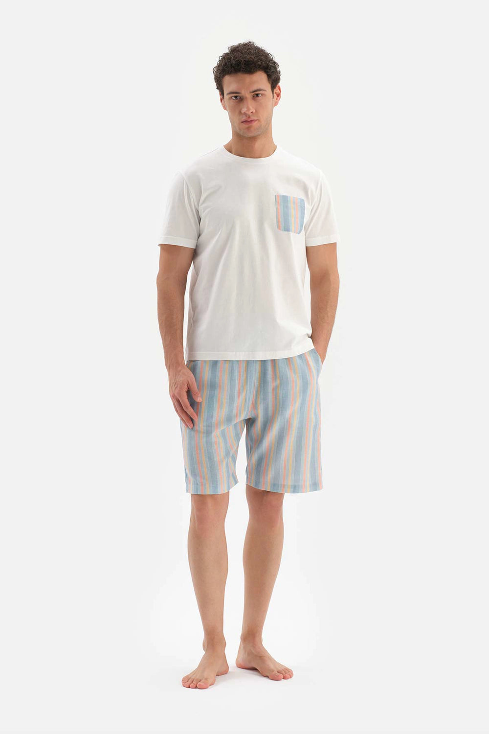 Beyaz Gömlek Yaka Çizgili Dokuma Pijama Takımı