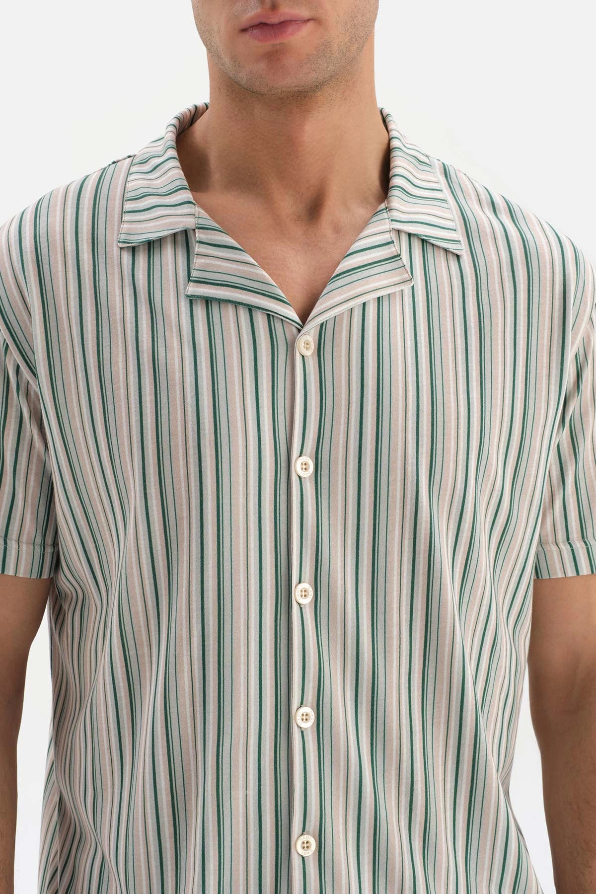 Bej Gömlek Yaka Çizgili Örme Şort Pijama Takımı