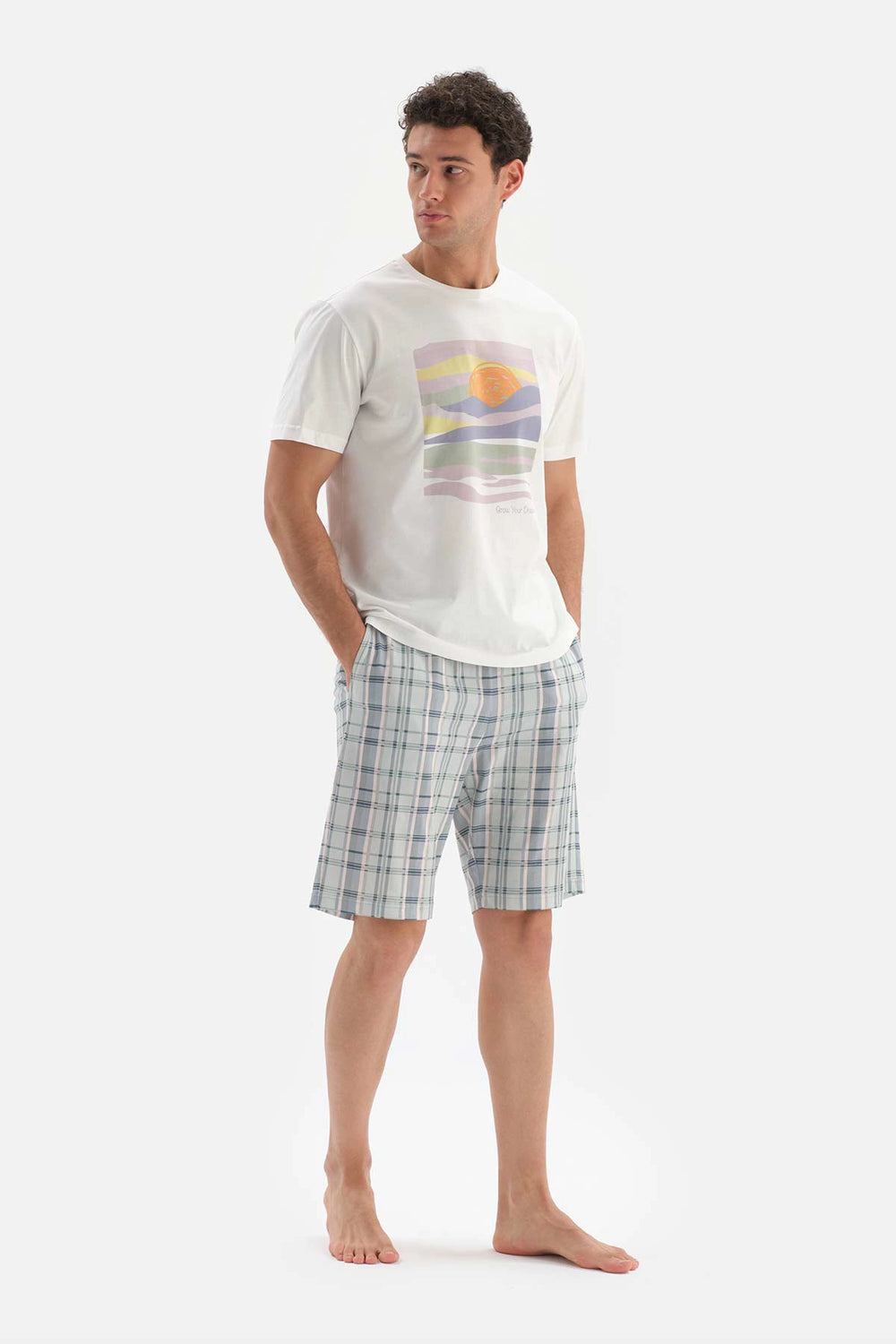 Ekru Bis Yaka Baskılı Üst Ekoseli Alt Şort Pijama Takımı