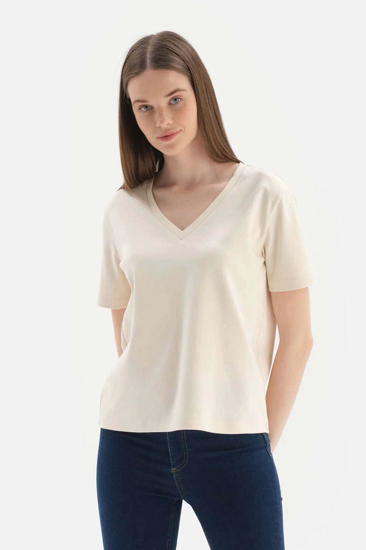 Ekru V Yaka Interlok Pamuklu Kısa Kollu Tişört